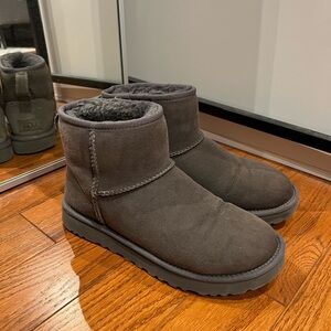 UGG Classic Mini II